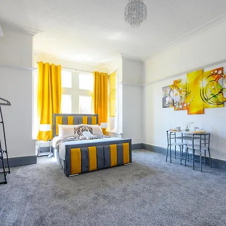 -rf7h- For Your Relaxed & Cosy Free Parking * לידס