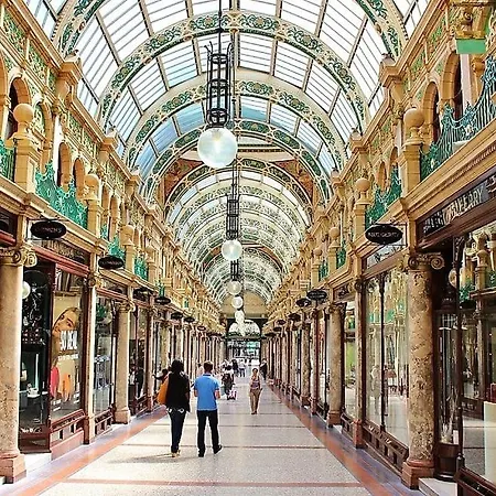 -rf7h- For Your Relaxed & Cosy Free Parking * Leeds (West Yorkshire)