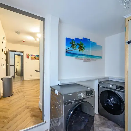 -rf7h- For Your Relaxed & Cosy Free Parking * Leeds (West Yorkshire)