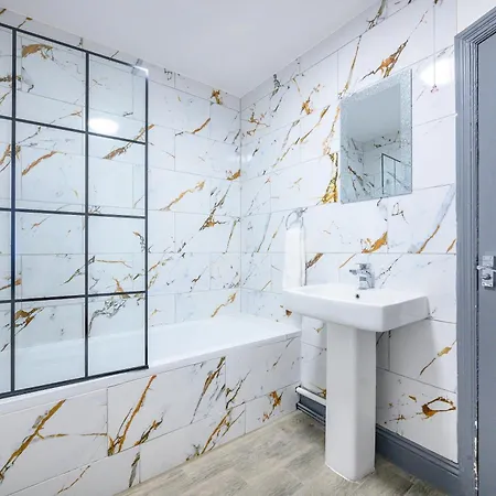 -rf7h- For Your Relaxed & Cosy Free Parking Homestay Leeds (West Yorkshire)