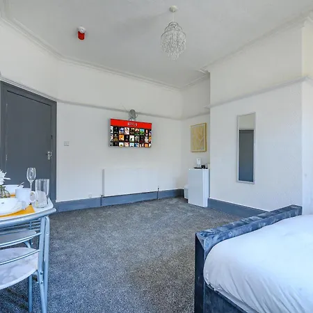 Rf7Ha - Cozy Double Room In Shared House 홈스테이 리즈