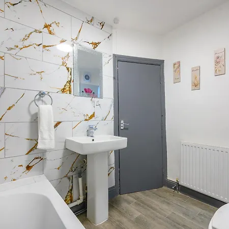 -rf7h- For Your Relaxed & Cosy Free Parking Leeds (West Yorkshire)