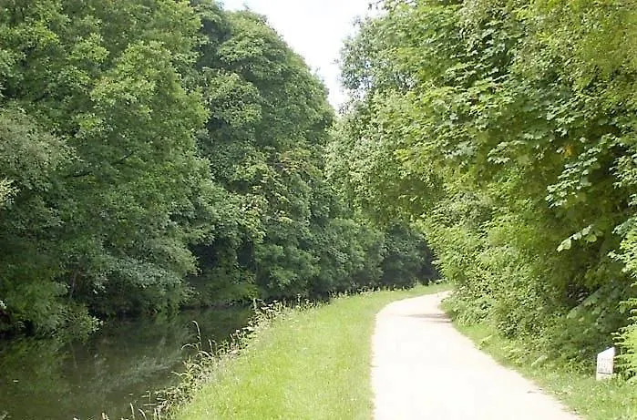 -rf7h- For Your Relaxed & Cosy Free Parking *