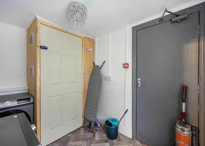 -rf7h- For Your Relaxed & Cosy Free Parking Leeds (West Yorkshire)