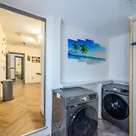 -rf7h- For Your Relaxed & Cosy Free Parking * Leeds (West Yorkshire)