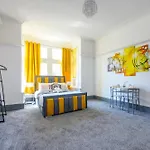 -rf7h- For Your Relaxed & Cosy Free Parking * Leeds (West Yorkshire)